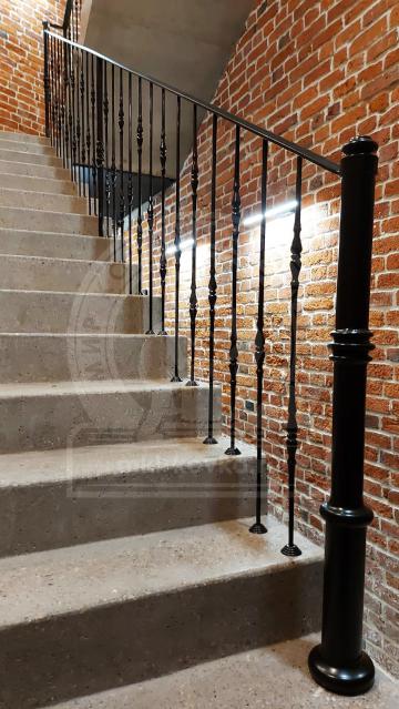 Кованые перила для ограждения лестницы. Индивидуальный дизайн №380