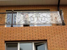 Кованое балконное ограждение классического стиля с переплитающимися коваными листьями ручной работы №97