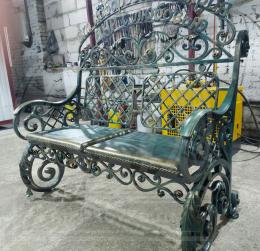 Кованая скамейка для сада или парка. Ширина 1,25 м. Индивидуальный проект №93.