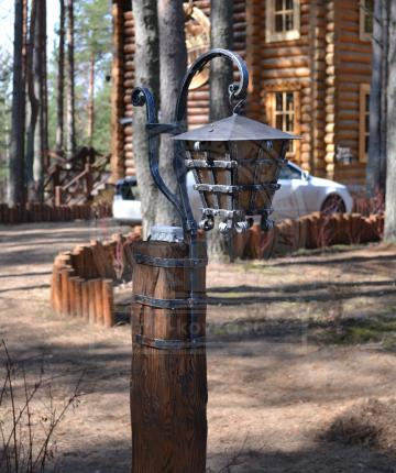 Кованый фонарь, установка на деревянное основание №27