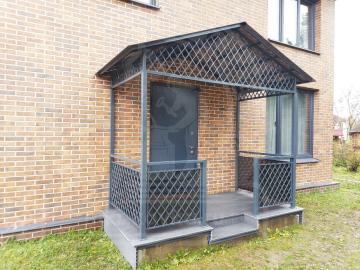 Кованый козырек и перила. Индивидуальный дизайн №290