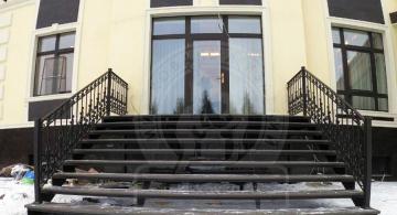 Кованые перила для лестницы и крыльцо на металлическом каркасе. №402