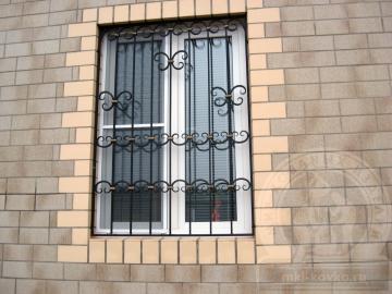 Кованые решетки на окна №79