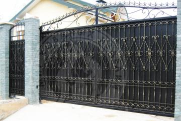 Кованые ворота и калитка закрытого типа №272