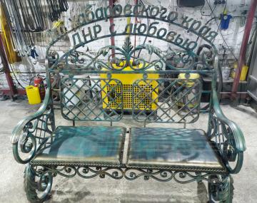 Кованая скамейка для сада или парка. Ширина 1,25 м. Индивидуальный проект №93.