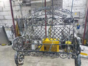 Кованая скамейка для сада или парка. Ширина 1,25 м. Индивидуальный проект №93.