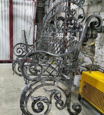 Кованая скамейка для сада или парка. Ширина 1,25 м. Индивидуальный проект №93.