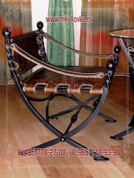 Кованый стул оригинальной формы с кожаным сидением и спинкой №22 от 15 000 руб.