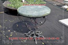 Кованый стол круглой формы в сочетании с камнем и оригинальными ножками №26 от 30 000 руб.