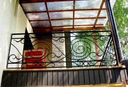 Кованое балконное ограждение в классическом стиле прямого силуэта №88