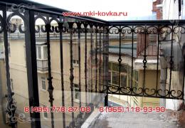 Кованое балконное ограждение с прозрачным поликарбонатом №93