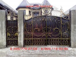 Кованые ворота закрытые с переплитающимся оригинальным рисунком  №185 от 30 000 руб. за м2